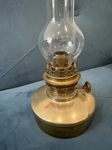 BELLE LAMPE A PETROLE NAPOLEON III STYLE EMPIRE avec son verre CRISTAL déco D