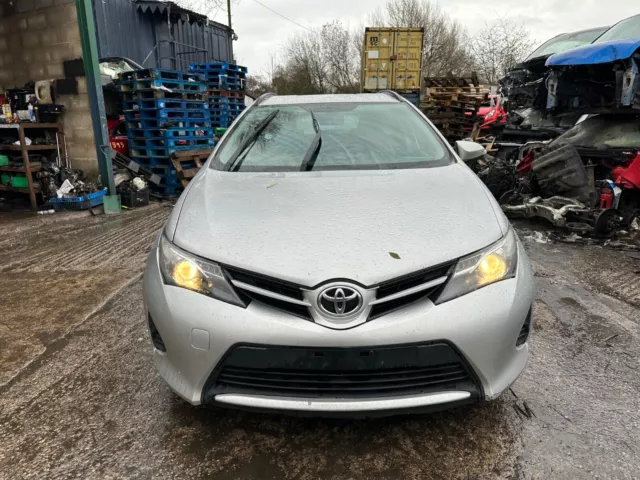 Toyota Auris 2013-2015 1.4 Diesel Handteile / Brechen / Ersatzteile (Ref: 1747)