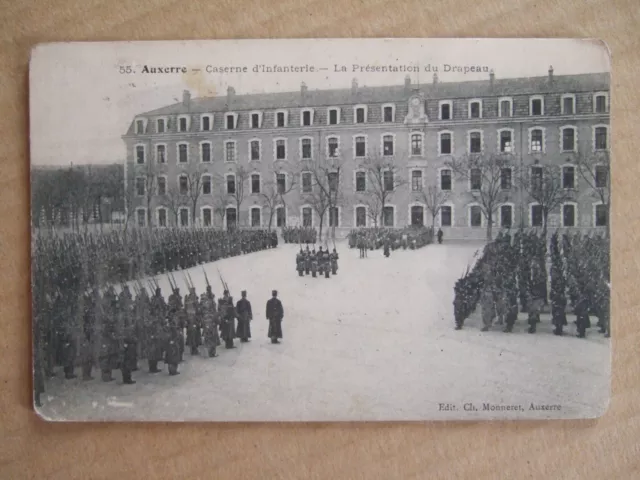 Cpa Auxerre (89) Caserne D'infanterie. La Presentation Du Drapeau. Soldats