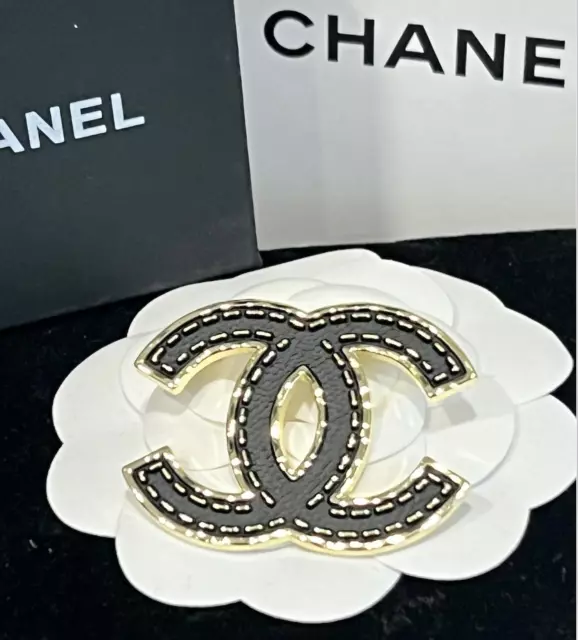 Chanel Gold and Black Leather Textured Interlocking CC Brooch (CCXX017)