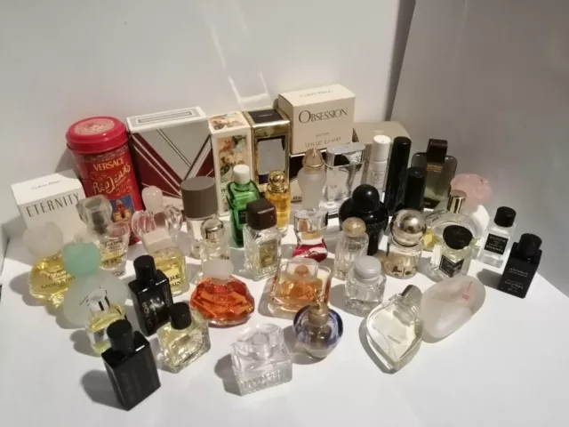 Lot 22 - 44 Miniatures de parfum divers parfumeurs - Versace - Klein - Lancôme