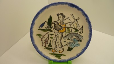 ASSIETTE CERAMIQUE PORNIC BRETAGNE DECOR BRETON SCENE D'INTERIEUR SIGNE HERCE 