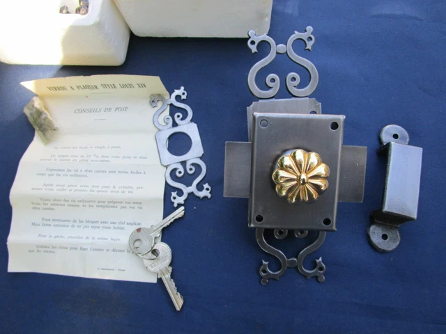 Serrure Porte Meuble Laiton Fer - Entraxe 2cm, Tirage Gauche, Stock Ébéniste