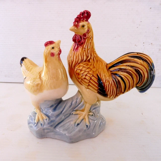 FIGURINE POULE ET COQ MADE IN CHINA 11 cm de hauteur FOWL CHICKEN