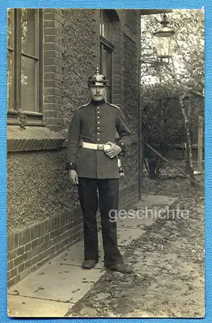 Foto, Offizier in Ausgeh-Uniform, mit Pickelhaube, um 1914 !!!
