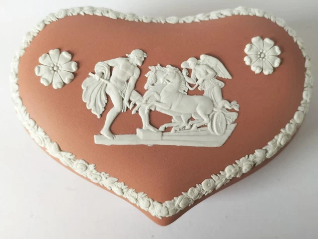 Wedgwood Terracotta Jasperware Schmuckkästchen Herz