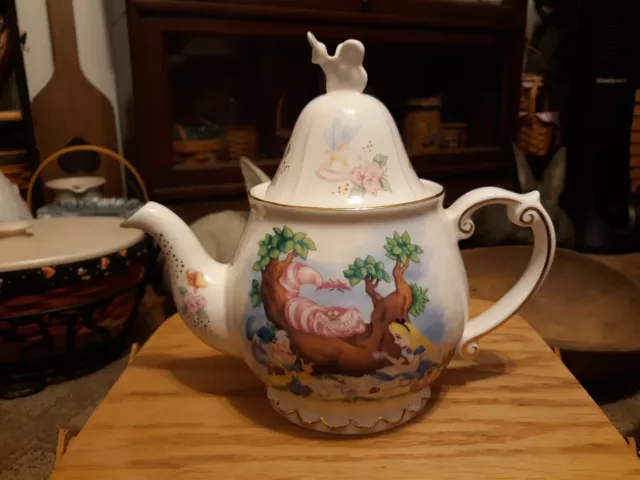 Disney Parks Alice In Wonderland Mad Hatter Cheshire Cat Porcelain Teapot