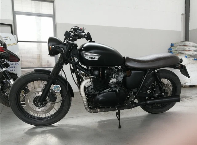 TRIUMPH BONNEVILLE T 100 Customized. Original English imported. 26000 km.
