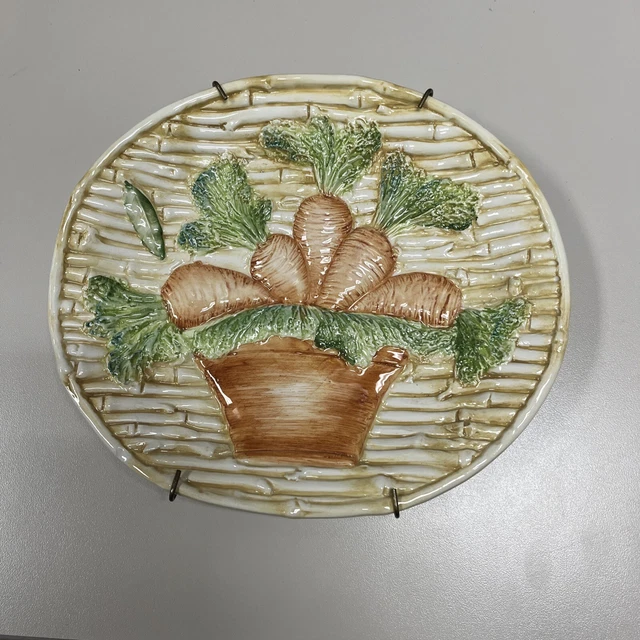 VIETRI Made In Italy MAJOLICA Hand Painted Carrots On 9 “ Oval Plate