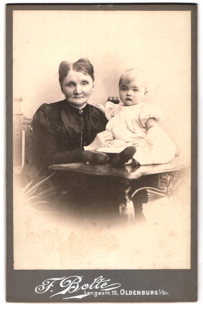 Fotografie F. Bolte, Oldenburg, Langestraße 15, Großmutter und Enkelkind