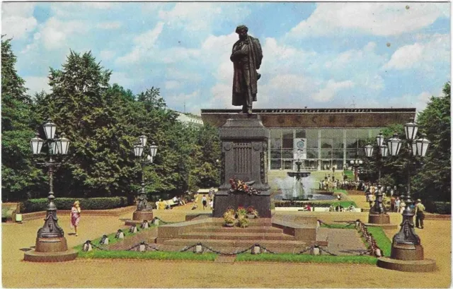POSTCARD Vintage Moscow Monument to Alexander Pushkin 1976 UnPosted 3 ½” x 5 ½”
