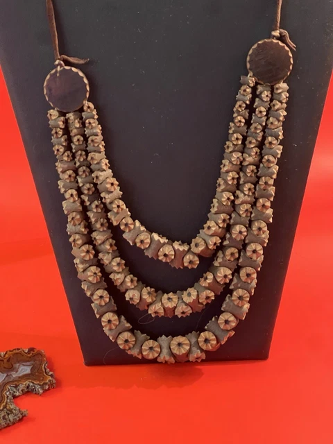 Bijoux collier ancien avec perles à identifier (111-50/A0-87
