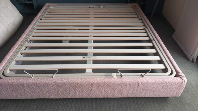 Letto matrimoniale con rete elettrica - Rivestimento in Tessuto - Italia