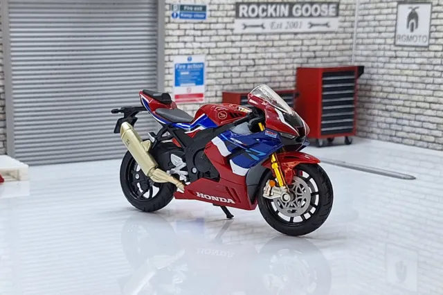 Honda CBR 1000RR-R Fireblade SP 2020 1:18 Scale Motorcycle Maisto Red White Blue