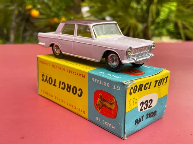 Corgi Toys Fiat 2100 Saloon Red 232 - Voiture Miniature Vintage à Restaurer