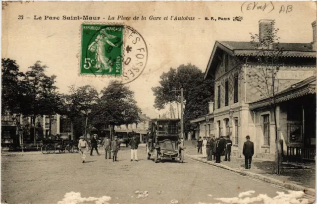 CPA Le Parc St-MAUR - La Place de la Gare et l'Bus (519687)