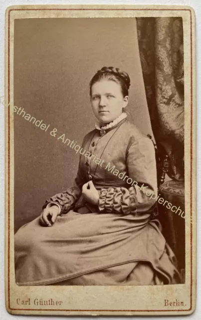 orig. CDV Foto Fotografie Frau Dame Mode um 1870 Berlin Carl Günther