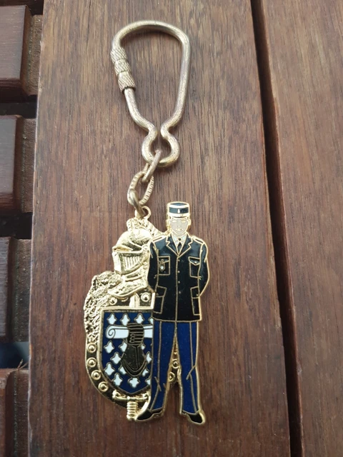 Porte-clé Gendarmerie – Goodies Officiel TDF 2025 (porté)