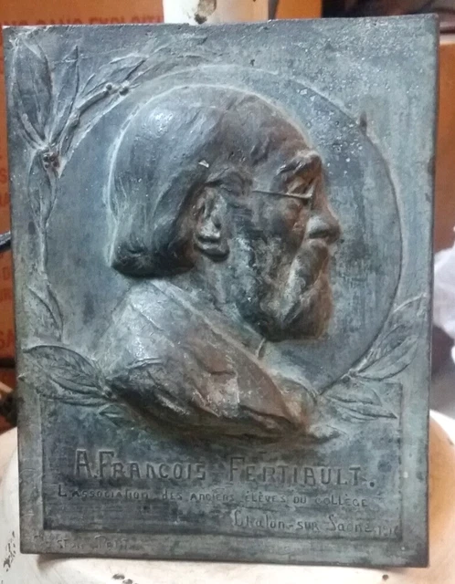 Deux Bas-reliefs Muraux - Poète Pouchkine Et écrivain Gogol - Largeur 10 Cm