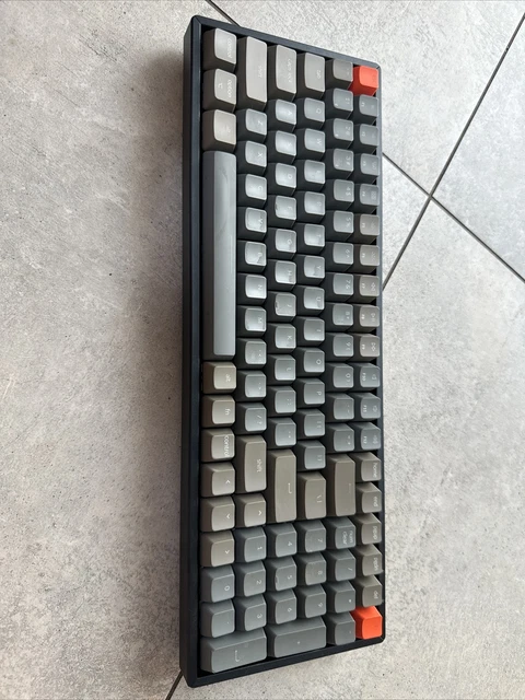 Keychron K8 MAX Tastiera meccanica wireless, 2,4 GHz/Bluetooth/USB-C, RGB, QMK/VIA, Hot-swap, Macro programmabili, PBT Keycaps, Per Mac Windows, Super Red Switch