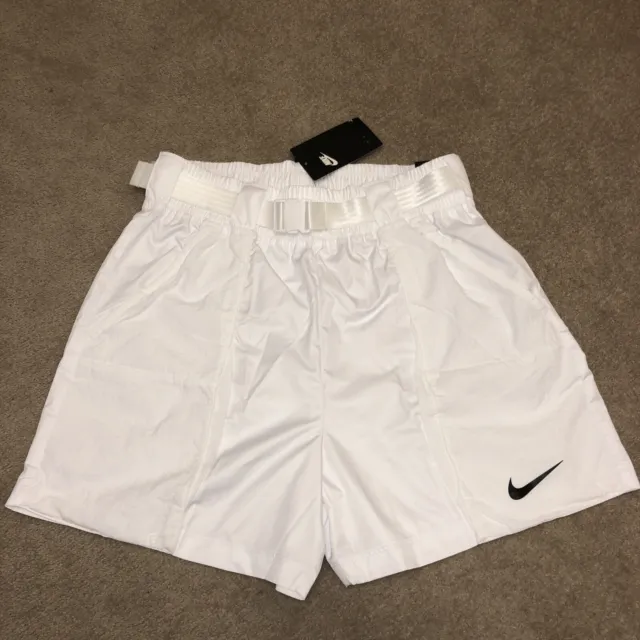 Pantaloncini donna Nike Sportswear bianchi cintura DD2095-100 taglia M vestibilità sciolta nuovi*