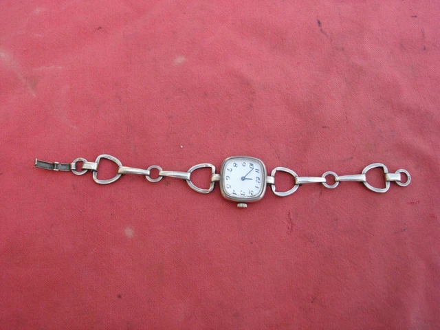 Montre Femme Cernos à Remontoir – 1960 – Antichoc Antimagnétique – Noir