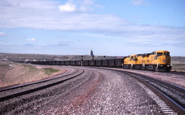 Chicago & North Western D9-44CW 8641 wTrain Orig Kodachrome Slide G10