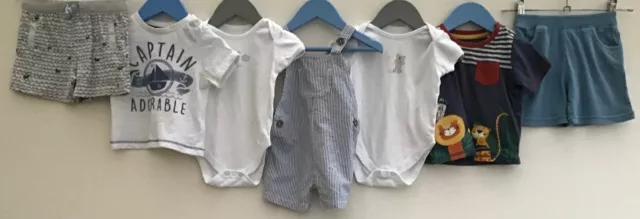 Pacchetto di abbigliamento bambini età 6-9 mesi F&F Tesco TU