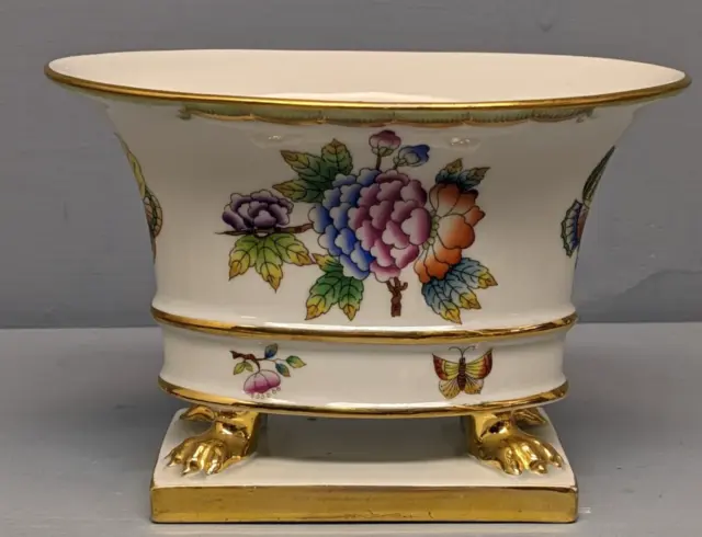 Beautiful HEREND Queen Victoria Footed Pedestal Dish