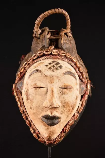 21751 A Primitive African Punu Mask Gabon