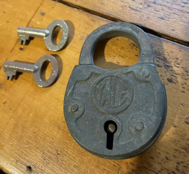ANTIQUE YALE PADLOCK SOLID BRASS LOCK STAMP YALE With Keys Fully Working