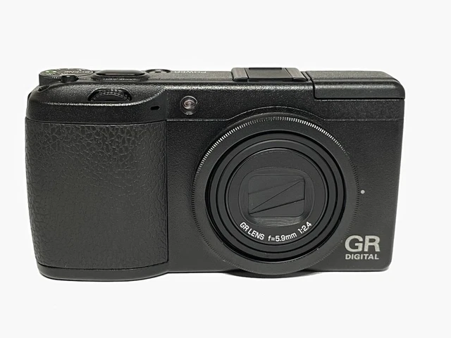 Ricoh GR DIGITAL II Working 2