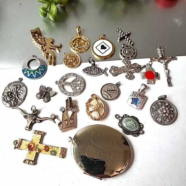 Vintage Estate Lot Of Small Jewelry Findings Pendants Charms