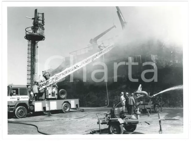 1991 PORTO DI LIVORNO Disastro MOBY PRINCE - Vigili del Fuoco durante soccorsi 6