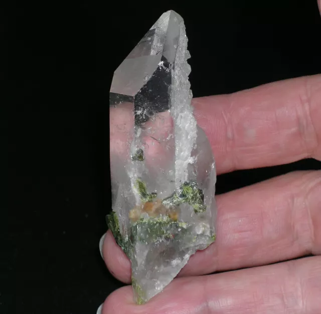 Klarer Quarz Kristall mit Bewuchs und Epidot ca. 66mm Meigu Sichuan Stufe 2202