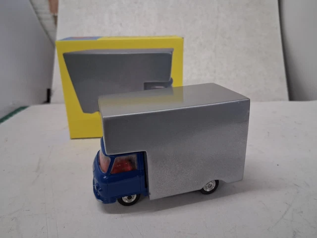 Jouets Corgi. Holiday Camp Special bus 1968. Modèle d'une fourgonnette