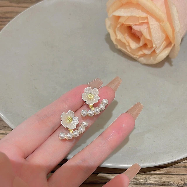 New Trend Korean Style Pearl Earrings Cute Flower Stud Earrings For Women