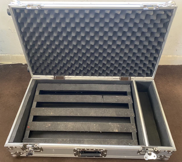 Pedaltrain 3 Approx 24" x 15" Pedal Board Station + Pedalboard Flight Case