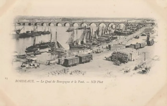 CPA - BORDEAUX - 33 - Le quai de Bourgogne et le port / Dos non divisé