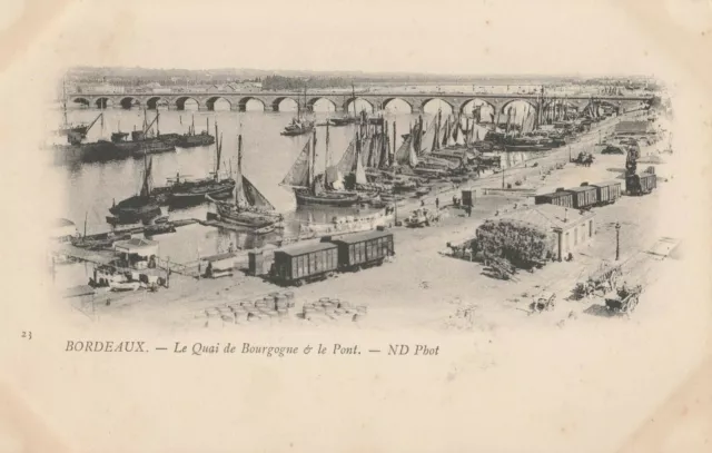 CPA - BURGUNDY - 33 - Le quai de Bourgogne et le port / back undivided