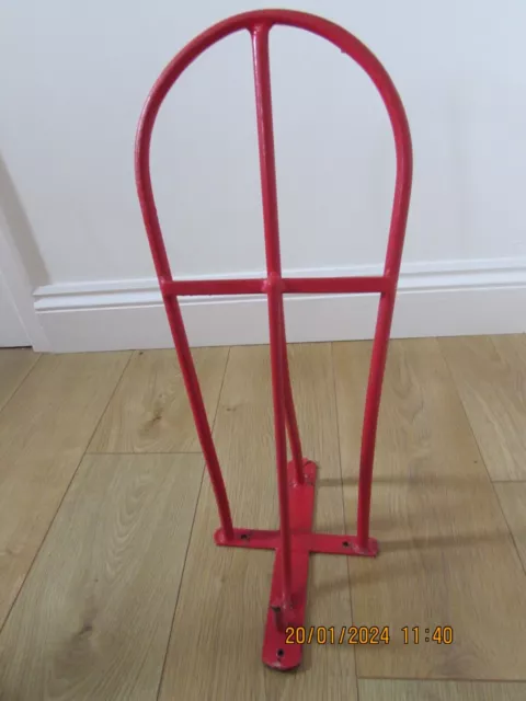 Stubbs Red Saddle Rack