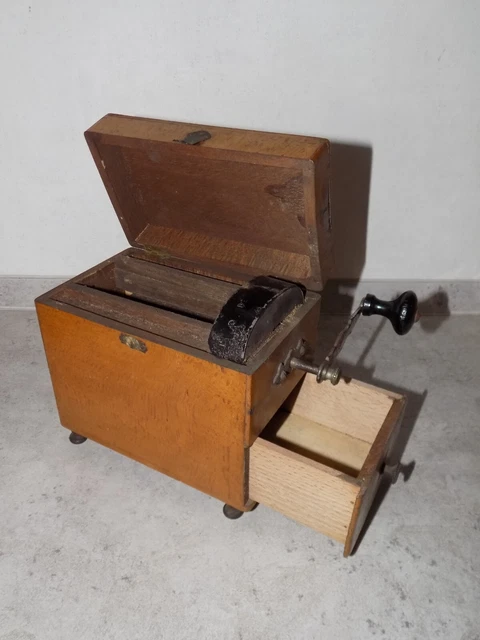 Ancienne Râpe à Fromage Mouli Grater – Guillouard à Nantes – Métal – Vintage Années 1940/50
