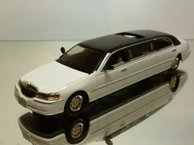 Sun Star Lincoln Town Car Stretch Limousine - White 1:43 - Excellent - 7