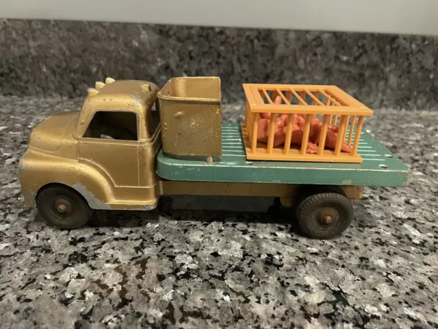 Vintage STRUCTO TRUCK 1960'S Die cast Metal Flat Bed w/ 6 Chicken Cage & Fences