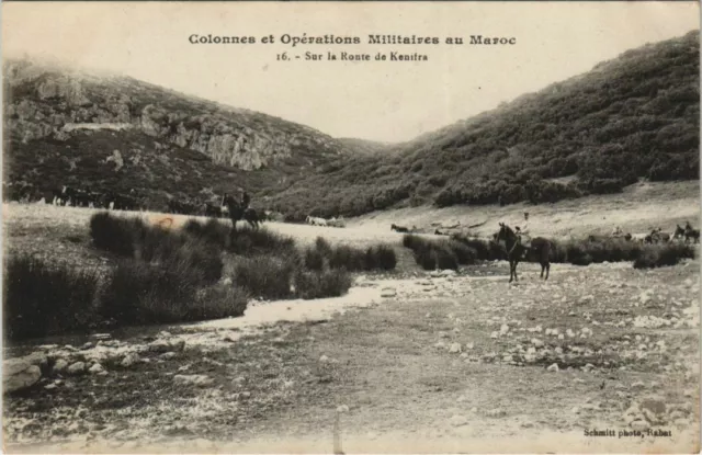 CPA AK Militaire - Sur la Route de Kenifra MAROC (1083379)