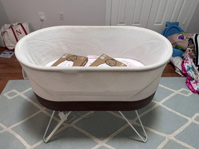 Happiest Baby Snoo Smart Sleeper Bassinet Rocker + 3 Sleepsack & 7 Fitted Sheets