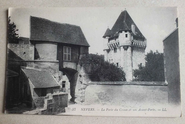 Cpa - Nevers - La Porte Du Croux Et Son Front Post - 57