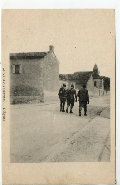 THE WIDOW - Marne - CPA 51 - Soldiers to the Church