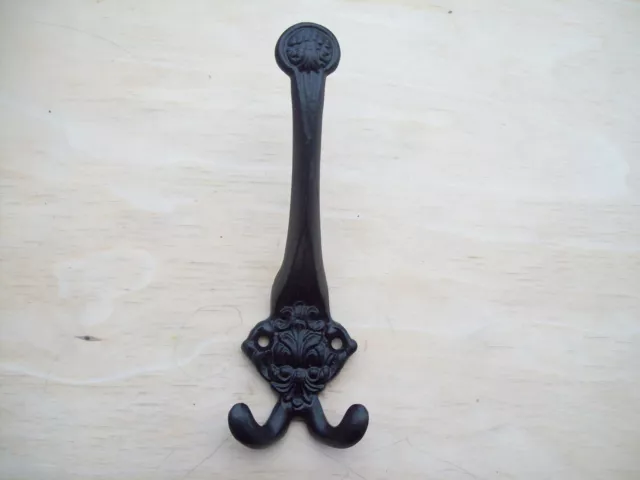 Noir Ancien Fonte Déguisement Chapeau Et Manteau Crochets