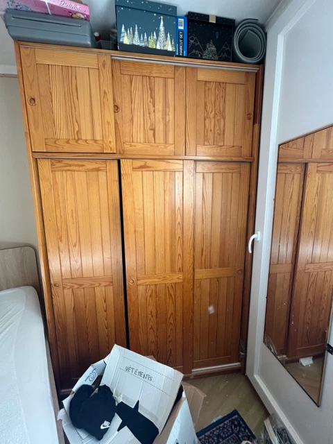 Armoire bois portes coulissant d'occasion - Ameublement
